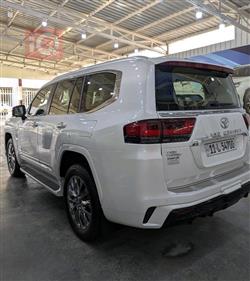 تۆیۆتا لاند کروزەر